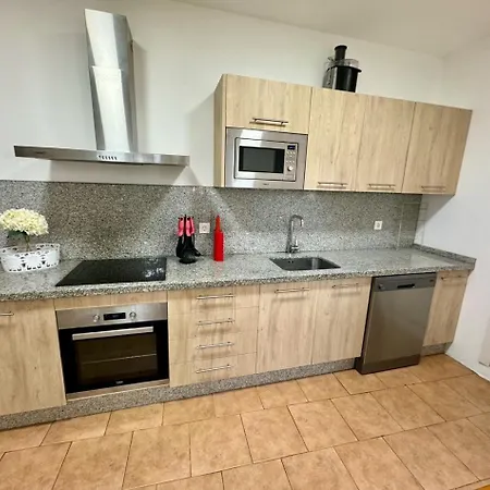Casa De 5 Cerca De La Playa En Elviria Marbella
