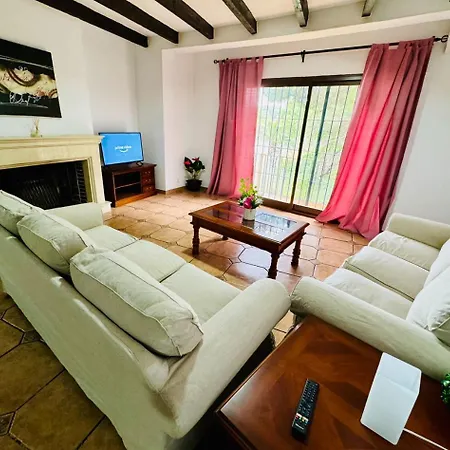 Holiday home Casa De 5 Cerca De La Playa En Elviria Marbella